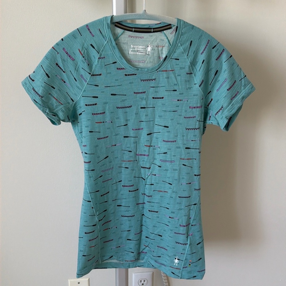 Smartwool women’s merino wool canoe paddle print light blue tee shirt, size S